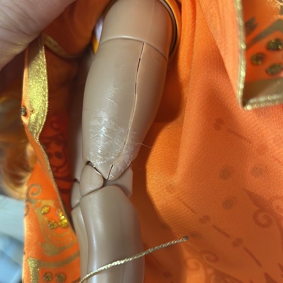 Brand new “broken” Rainbow High Meena Fleur - Picture 3 of 4